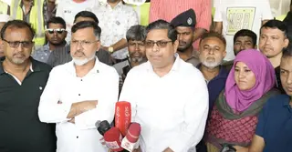 ‘ভারি বৃষ্টির কারণে গরু নিয়ে ব্যবসায়ীরা মেট্রো স্টেশনের নিচে আশ্রয় নিয়েছিলেন’